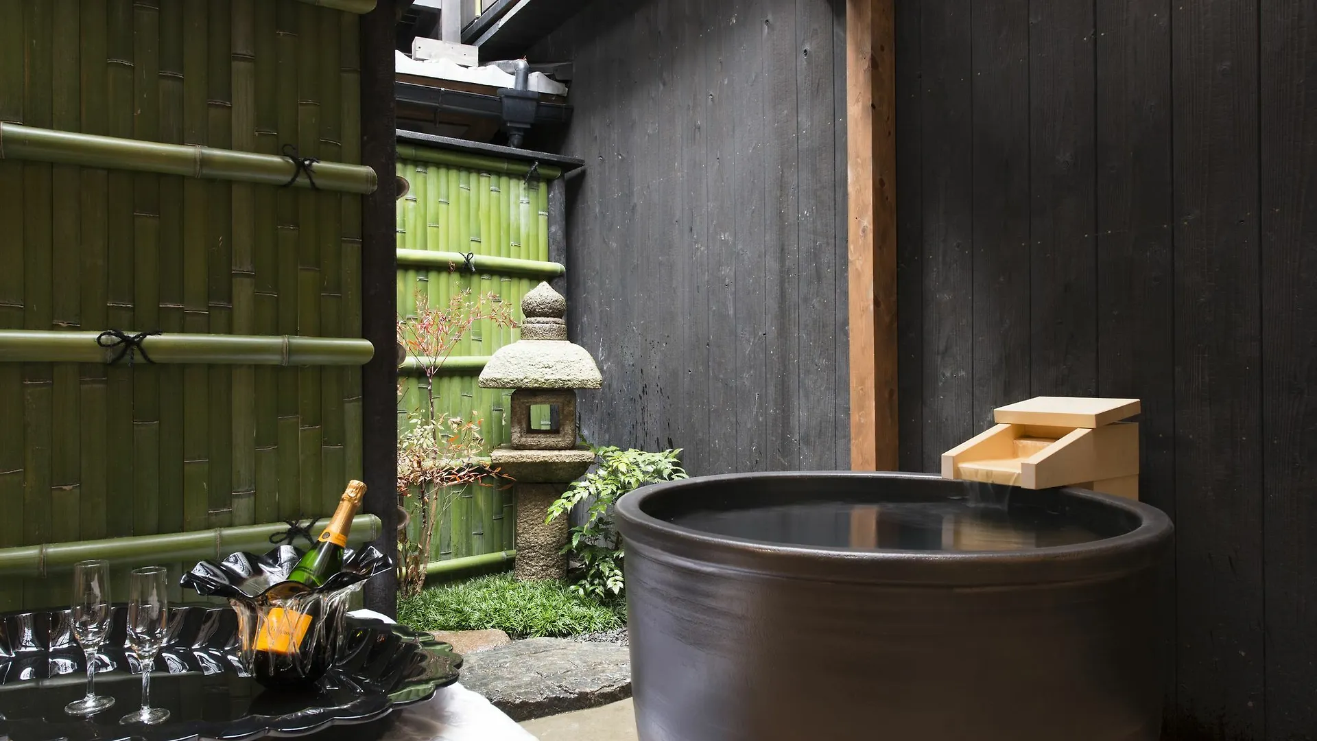 Kamishichiken Oku Hotel Kyoto