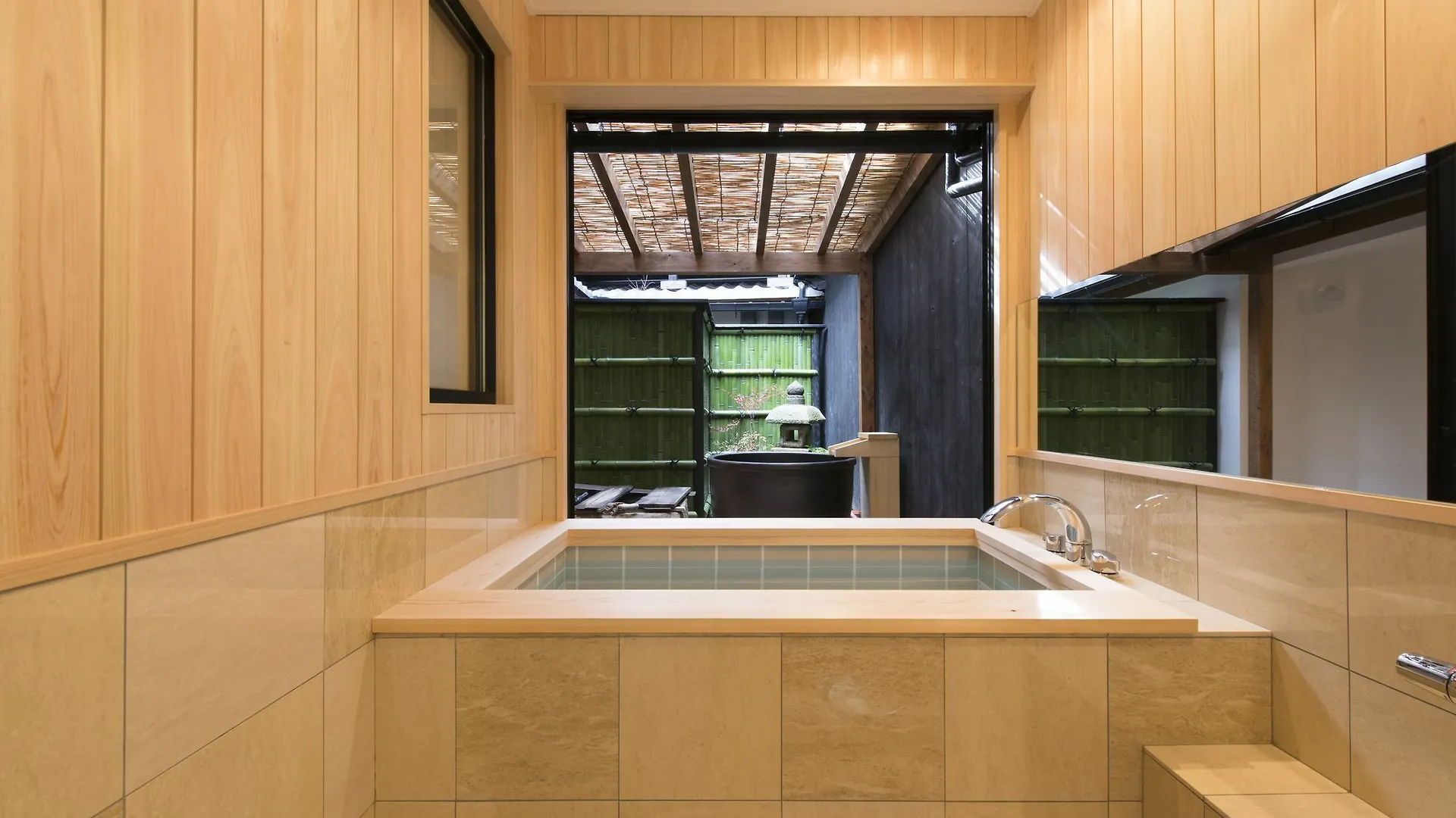 Hotel Kamishichiken Oku Kyōto Ryokan